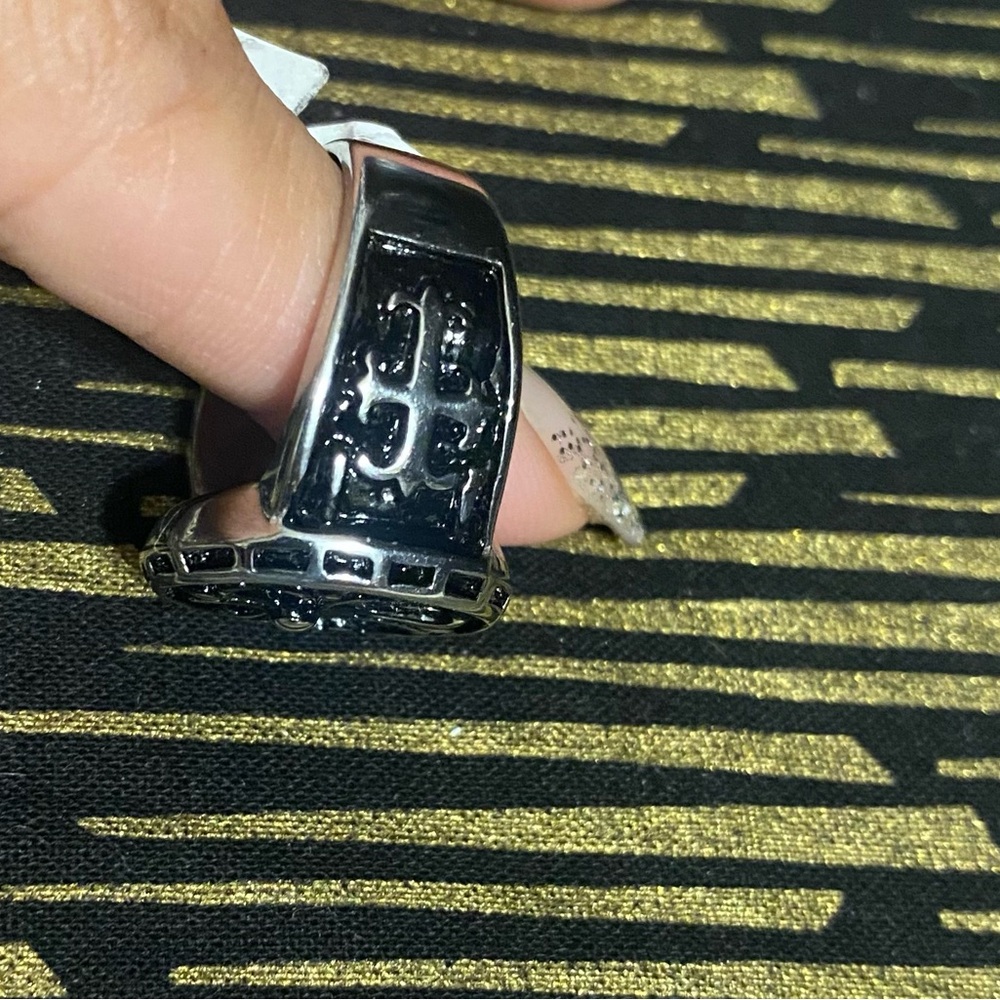 STAINLESS STEEL SILVER & BLACK CROSS OVAL RING - Picture 10 of 12
